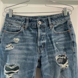 AE Lowrise Ripped Boyfriend Jeans USA 0